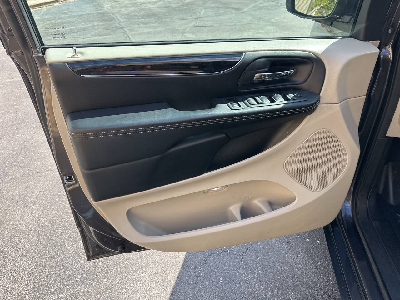 Used 2017 Dodge Grand Caravan SXT FWD image 15