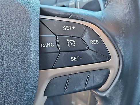 Used 2017 Jeep Cherokee Latitude image 25