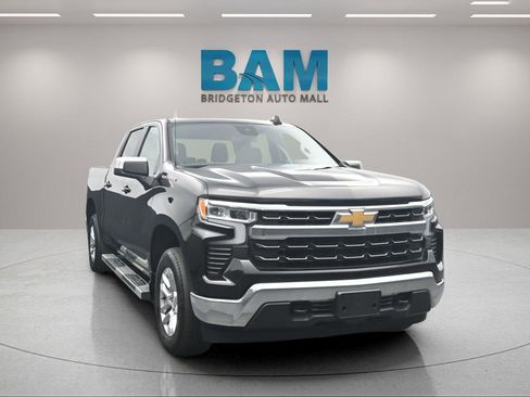 Used 2022 Chevrolet Silverado 1500 LT AWD/4WD image 2