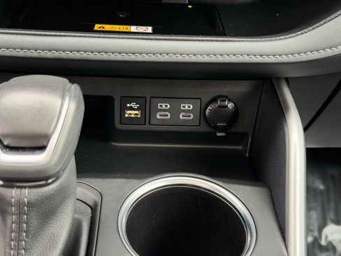 Used 2024 Toyota Highlander XLE image 26