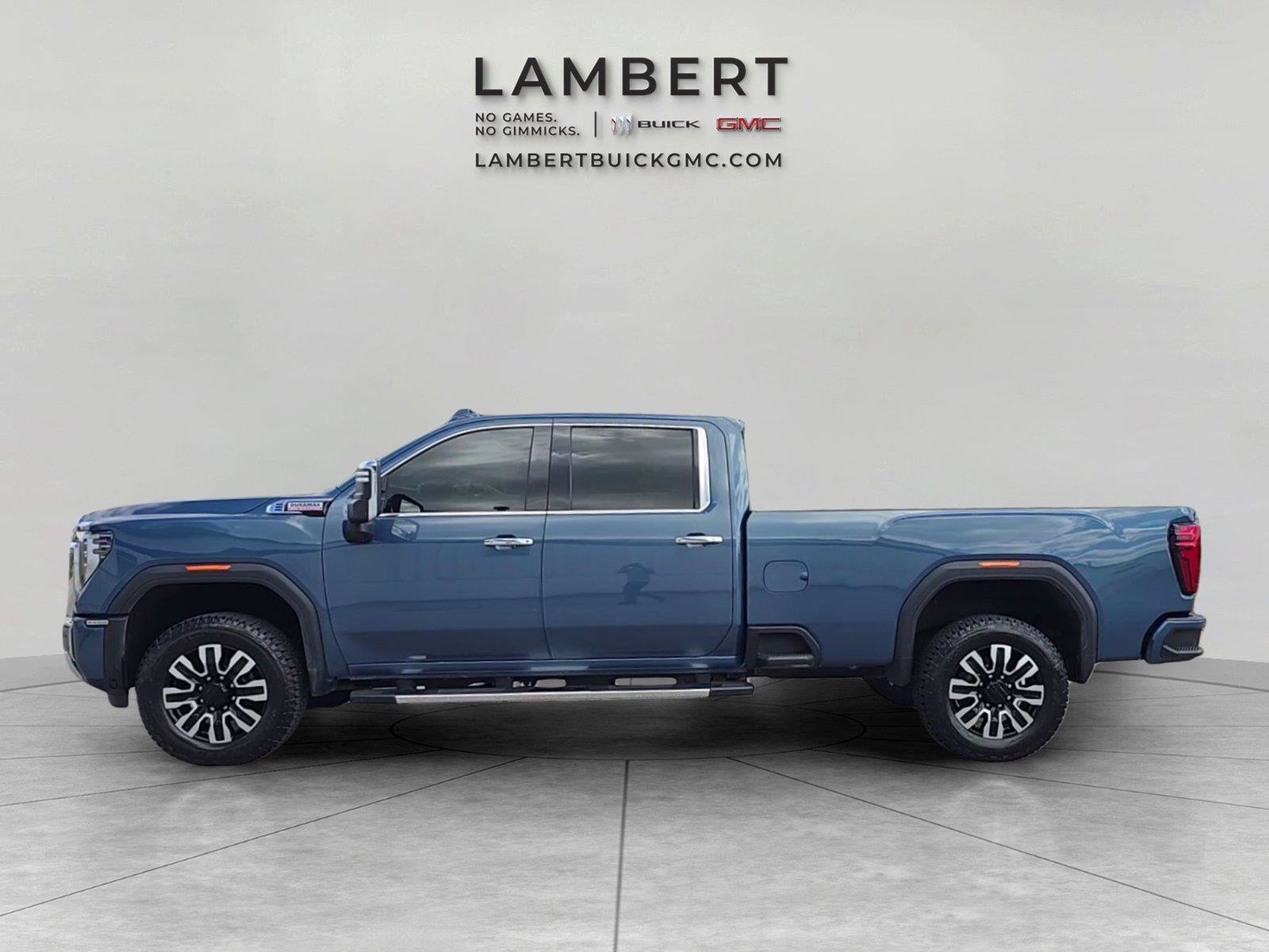 Used 2024 GMC Sierra 2500 Denali AWD/4WD image 2