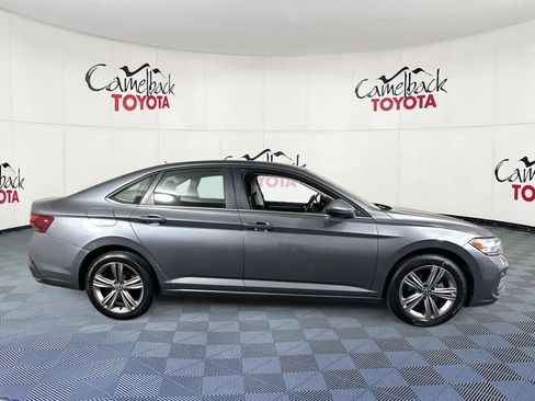 Used 2024 Volkswagen Jetta SE image 8