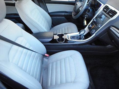 Used 2015 Ford Fusion S image 25