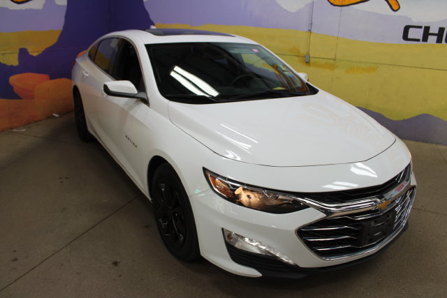 Used 2019 Chevrolet Malibu LT w/ LT True North Edition FWD image 2
