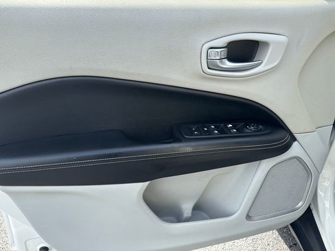 Used 2019 Jeep Compass Latitude AWD/4WD image 13