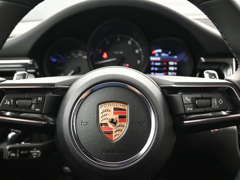 Certified 2025 Porsche Macan image 20