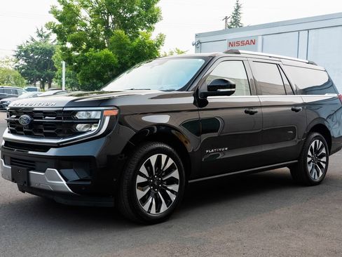 Used 2025 Ford Expedition Max Platinum w/ Driver's Package AWD/4WD image 3