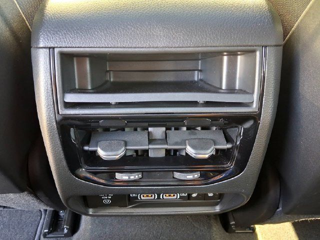 Used 2025 Jeep Grand Cherokee Limited w/ Luxury Tech Group II RWD image 27
