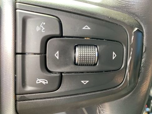 Used 2021 GMC Yukon XL SLT w/ SLT Premium Package image 24