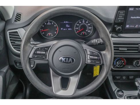 Used 2021 Kia Seltos LX image 19