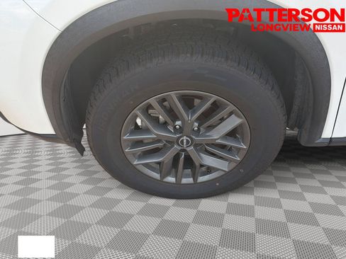 Used 2024 Nissan Rogue S FWD image 19