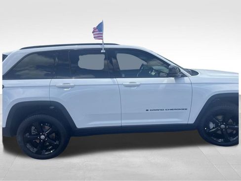 New 2025 Jeep Grand Cherokee Limited w/ Luxury Tech Group II image 17
