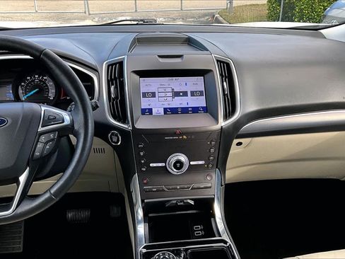 Used 2020 Ford Edge Titanium FWD image 7