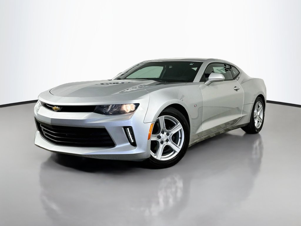 Used 2017 Chevrolet Camaro LT RWD image 3