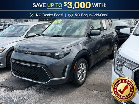 Used 2023 Kia Soul LX w/ LX Technology Package FWD image 4