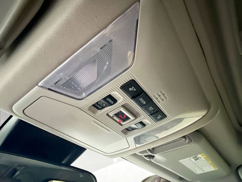 Used 2020 Toyota RAV4 XLE w/ Convenience Package FWD image 18