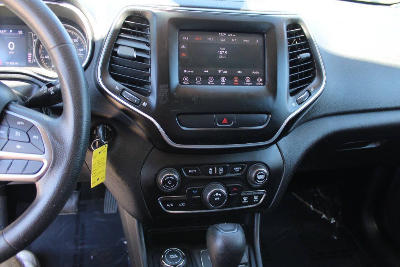 Used 2019 Jeep Cherokee Latitude w/ Popular Appearance Group AWD/4WD image 12