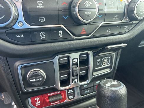 Used 2025 Jeep Wrangler Unlimited Rubicon image 41