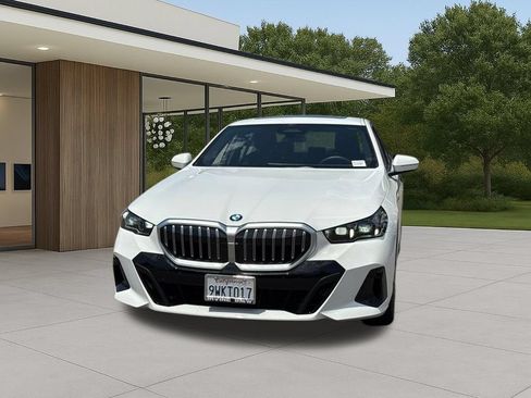 Used 2026 BMW 530i w/ M Sport Package RWD image 3