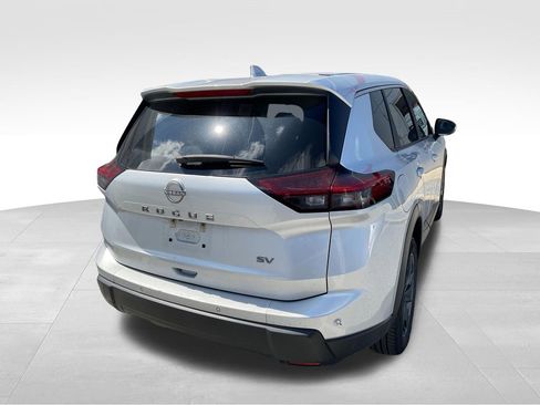 Used 2024 Nissan Rogue SV FWD image 9