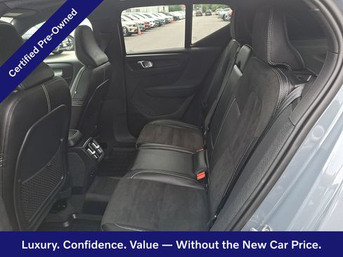 Certified 2022 Volvo XC40 T5 R-Design w/ Advanced Package AWD/4WD image 11