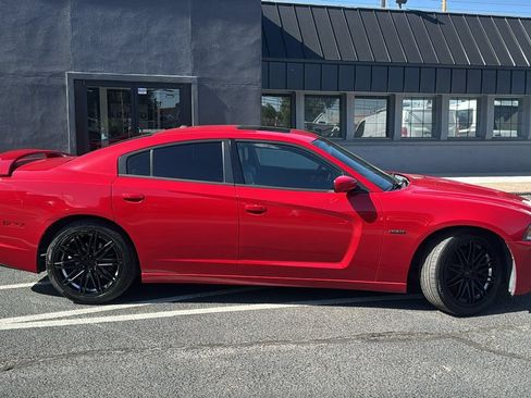 Used 2013 Dodge Charger R/T RWD image 2
