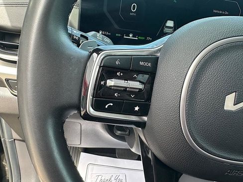Used 2025 Kia Carnival SX w/ SX Dark Edition Package FWD image 22