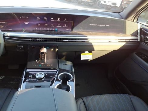 New 2026 Cadillac Escalade IQ Sport 1 w/ LPO, ONYX Package AWD/4WD image 17