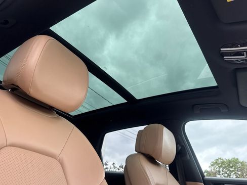 Used 2019 Porsche Cayenne AWD/4WD image 16