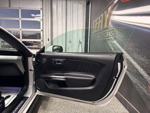 Used 2017 Ford Mustang Premium image 22