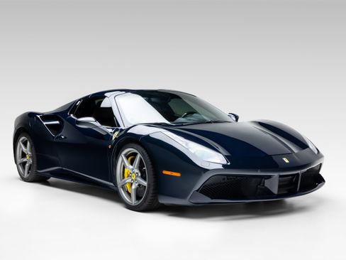 Used 2018 Ferrari 488 Spider RWD image 12