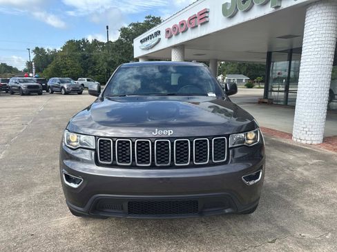 Used 2021 Jeep Grand Cherokee Laredo X image 2