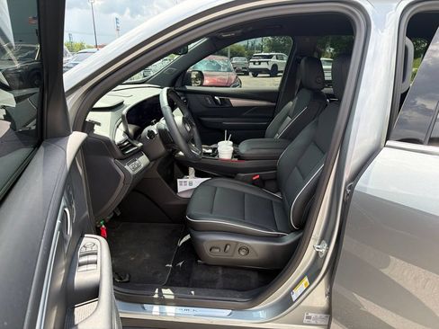Used 2025 Buick Enclave Preferred w/ Super Cruise Package AWD/4WD image 6