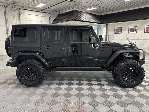 Used 2016 Jeep Wrangler Unlimited Sahara AWD/4WD image 7