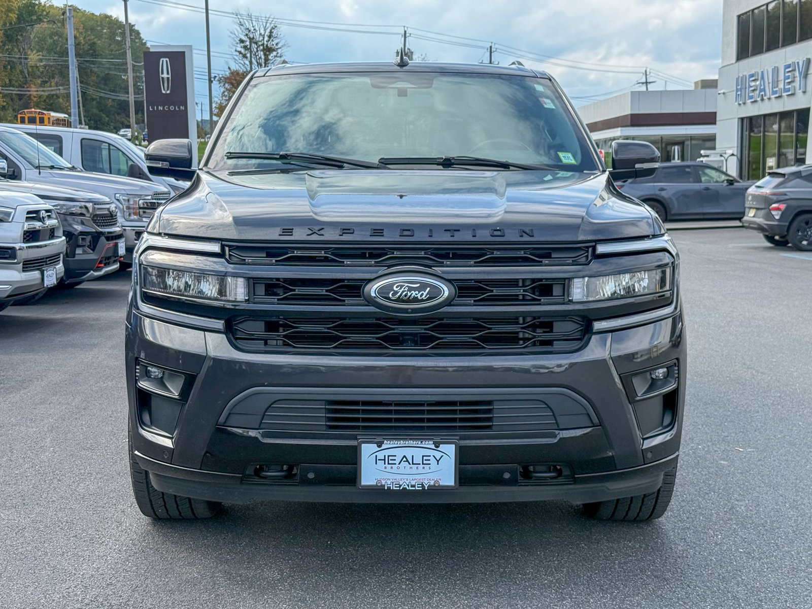 Certified 2022 Ford Expedition Limited AWD/4WD image 2