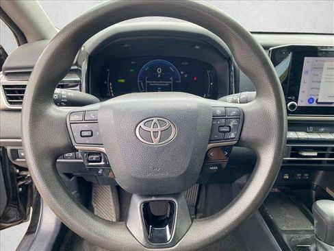 Used 2025 Toyota Camry LE FWD image 11