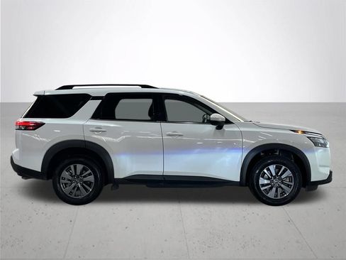Used 2024 Nissan Pathfinder SV AWD/4WD image 9