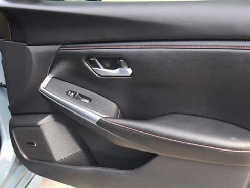 Used 2025 Nissan Sentra SR w/ SR Premium Package FWD image 16