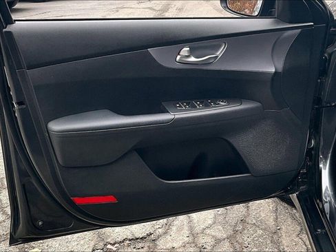 Used 2022 Kia Forte LXS image 12