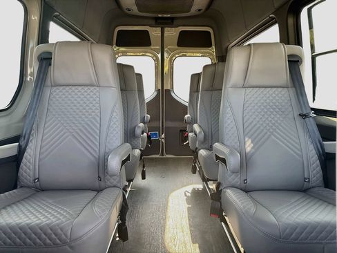 Used 2024 Mercedes-Benz Sprinter 2500 image 22