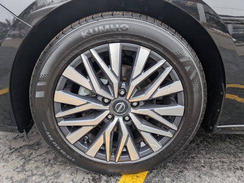 Used 2023 Nissan Altima 2.5 SV image 11