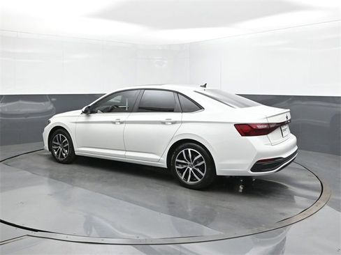 New 2025 Volkswagen Jetta SE image 5