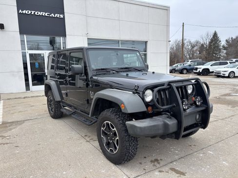 Used 2011 Jeep Wrangler Unlimited Rubicon w/ Dual Top Group image 5