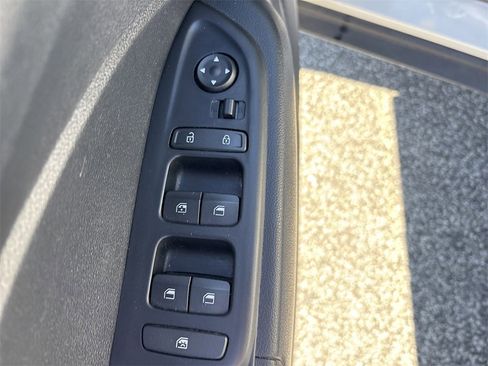 Used 2023 Hyundai Venue SEL image 15