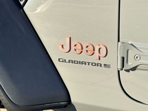 Used 2023 Jeep Gladiator Mojave w/ Cold Weather Group image 13