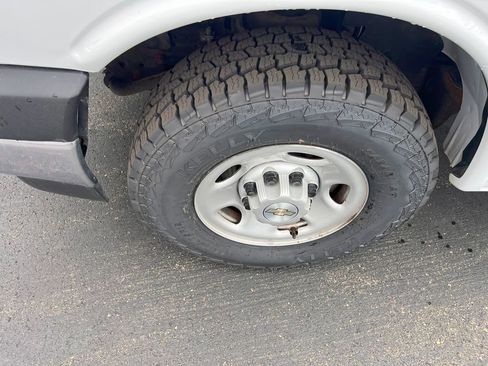 Used 2023 Chevrolet Express 2500 Extended image 15