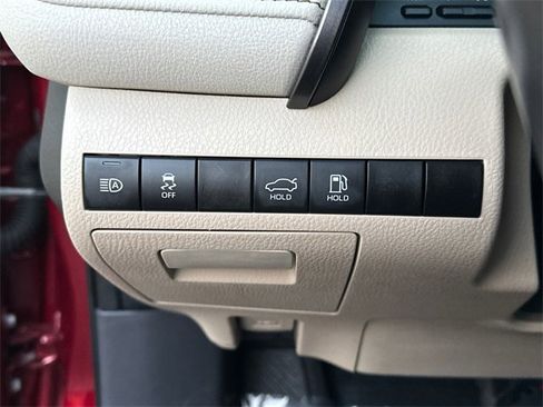 Certified 2019 Toyota Camry XLE image 19