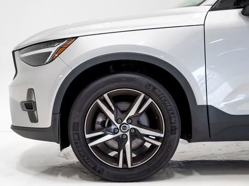 Used 2023 Volvo XC40 B5 Plus AWD/4WD image 23