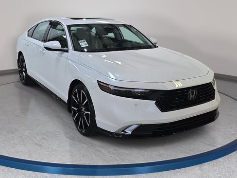 Used 2024 Honda Accord Touring image 4