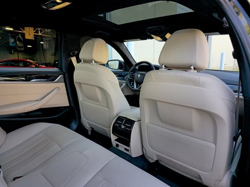 Used 2021 BMW 530e w/ Parking Assistance Package RWD image 37